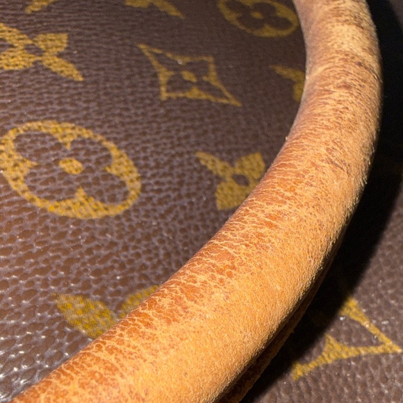 Louis Vuitton Monogram Looping - Picture 9 of 16